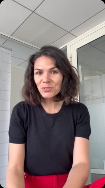 CAS CLIENT | MENTALISME POUR ENTREPRISELors d’un événement d’entreprise réunissant plusieurs centaines de collaborateurs, l’objectif n’était pas simplement de proposer une animation.L’enjeu était de créer du lien entre des personnes qui, pour certaines, ne se connaissaient pas.Dans ce type d’événement corporate, notamment lors d’un cocktail, d’un séminaire ou d’une soirée d’entreprise, le format du mentalisme permet quelque chose de très particulier : aller directement à la rencontre des participants et créer une expérience personnalisée en quelques instants.Une personne devient participante.
Son collègue devient complice.
Un groupe se forme autour d’une expérience impossible à expliquer.C’est précisément ce que je recherche dans le mentalisme événementiel pour les entreprises et les agences événementielles : une expérience élégante, interactive et mémorable, qui s’intègre réellement au rythme de l’événement.Car une bonne animation événementielle ne doit pas simplement occuper un espace.Elle doit créer un souvenir.Mentaliste professionnel pour événements d’entreprise, séminaires, cocktails, soirées corporate et événements haut de gamme à Paris, en Île-de-France et partout en France.Vous n’êtes pas ici par hasard.#Mentaliste #EvenementEntreprise #Evenementiel #Mentalisme #animationentreprise