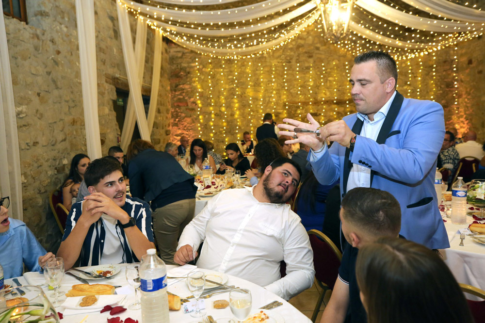 Mentalisme présenté en petit groupe pendant le cocktail